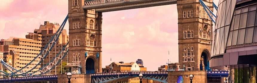 Tower Bridge z wycieczki do Londynu samolotem