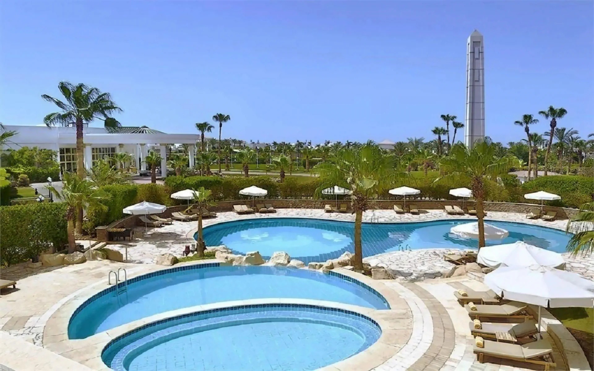 kompleks basenów w hotelu Safir Sharm Waterfalls Resort