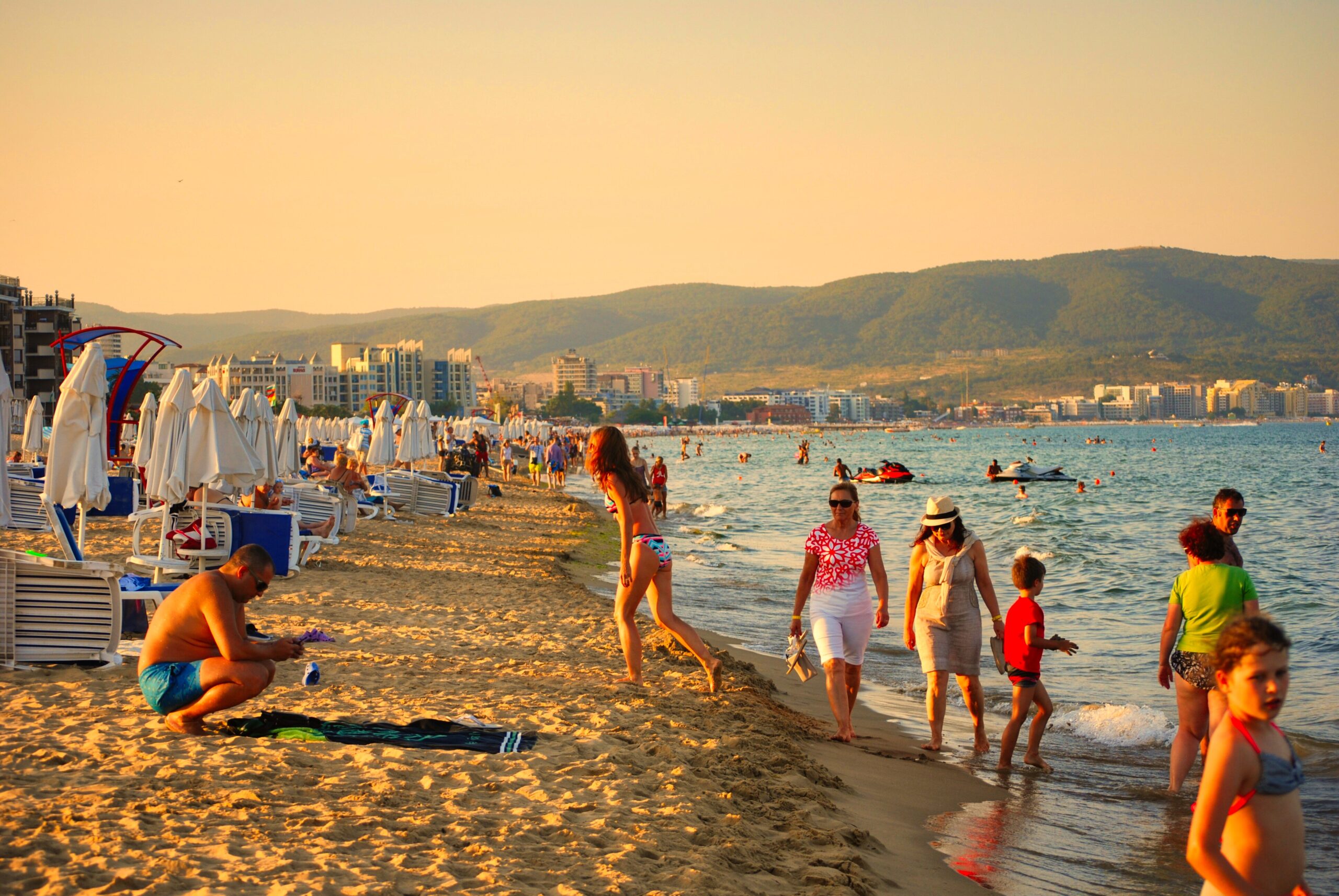 Słoneczny Brzeg w Bułgarii i jego piękna długa i szeroka piaszczysta plaża