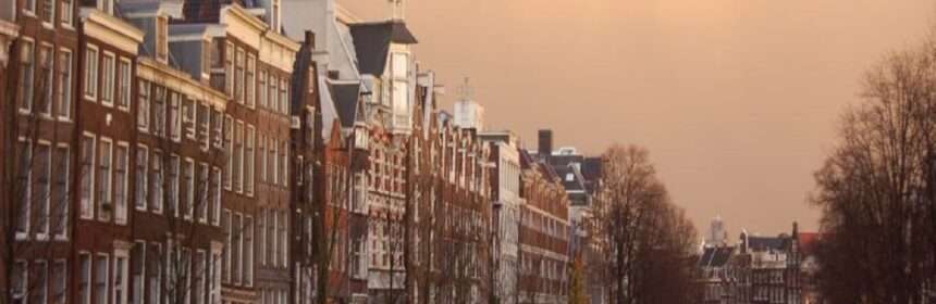 kanały Amsterdamu z wycieczki kraje beneluxu
