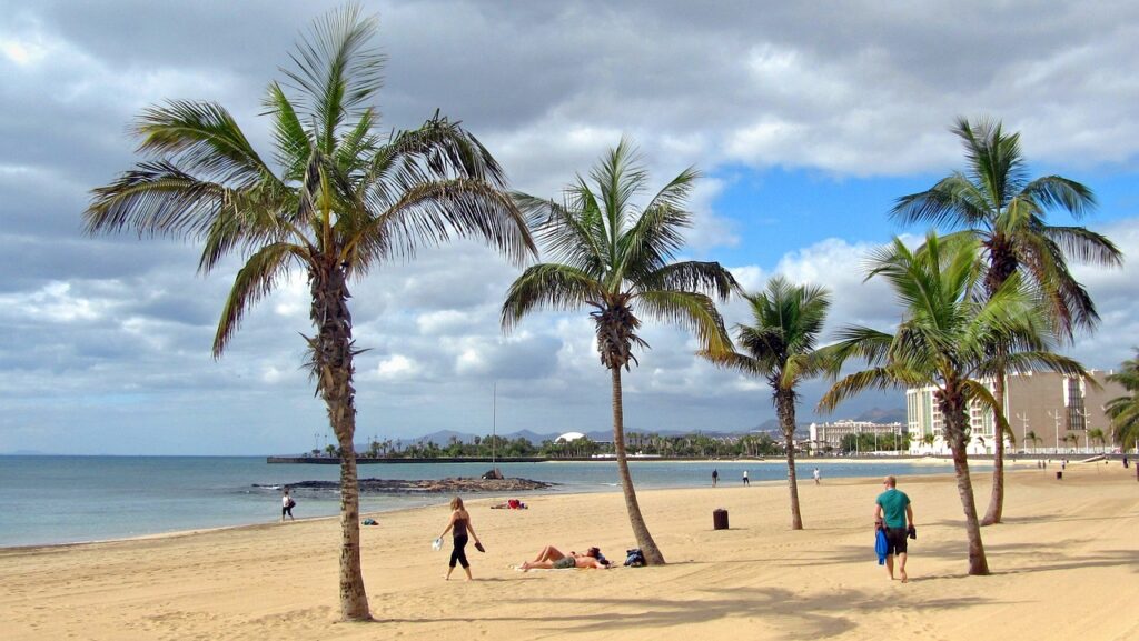 oferty na wakacje na Lanzarote, także z cenami last minute, lot plus hotel