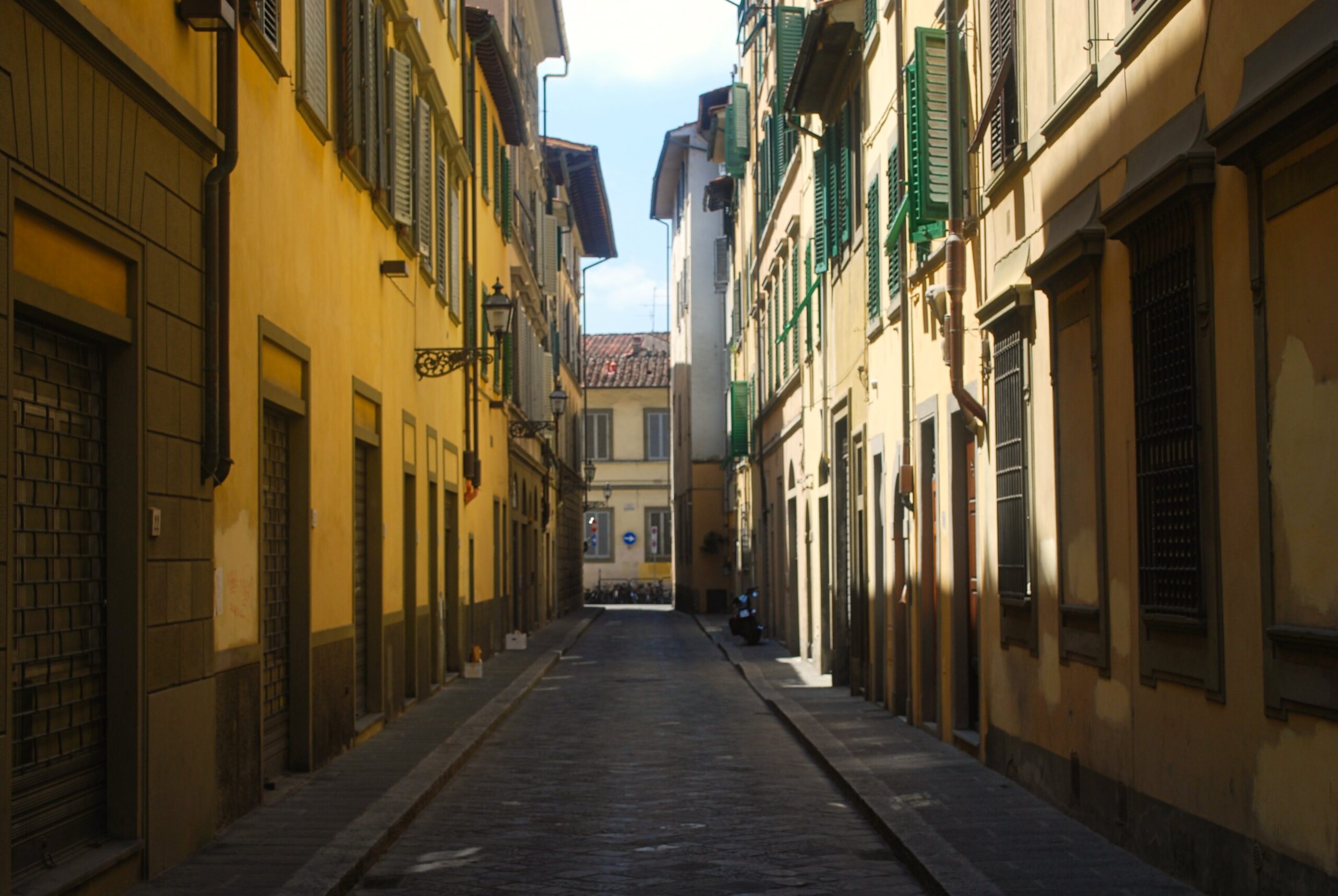 wąska uliczka w stolicy włoskiego Renesansu - Florencji