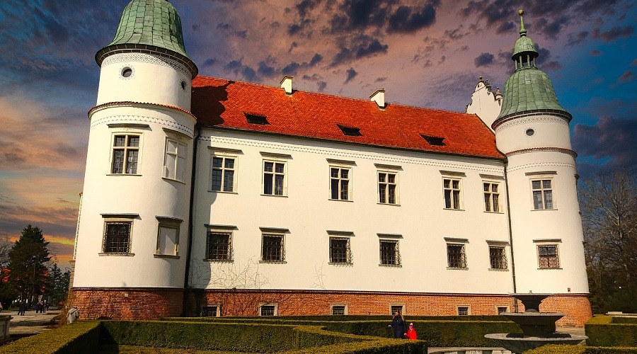 the renaissance castle set up at the end of the 16th century on the right side of the Vistula river