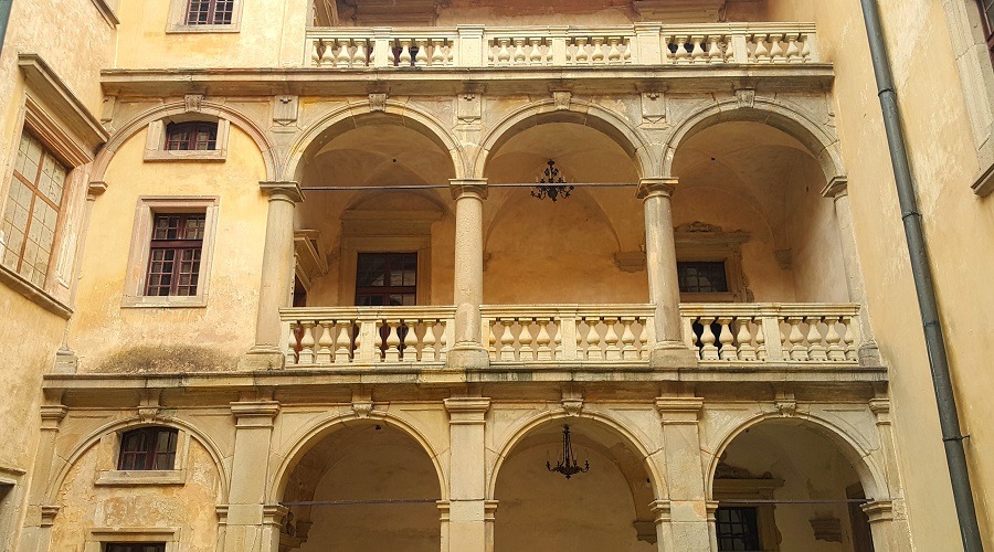 reneissance cloisters of the Nowy Wisnicz castle resembles the ones from the Wawel Castle