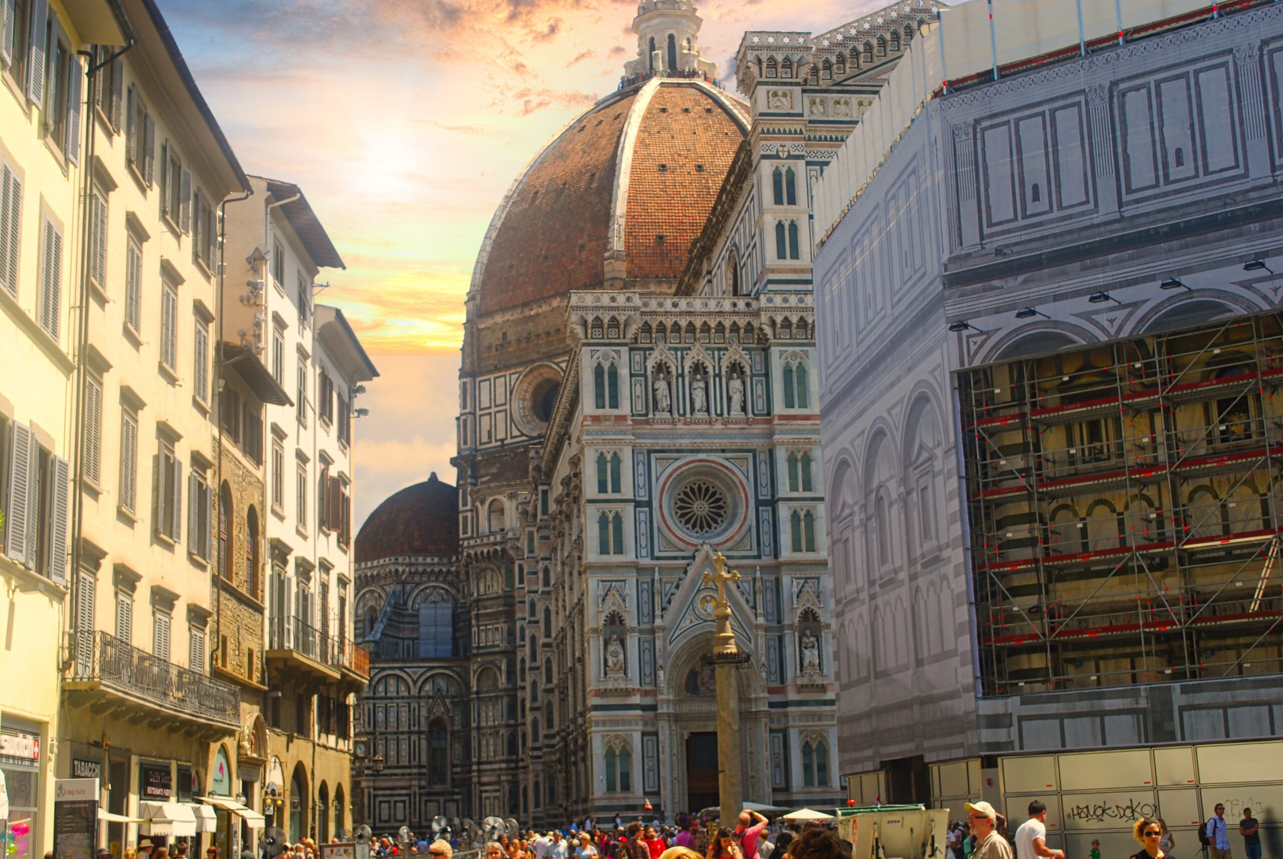 katedra Duomo we Florencji podczas spaceru po tym mieście - kolebce włoskiego Renesansu