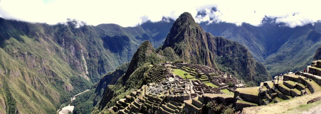 słynne miasto Inków - Machu Picchu w peruwiańskich Andach podczas wyprawy do Peru