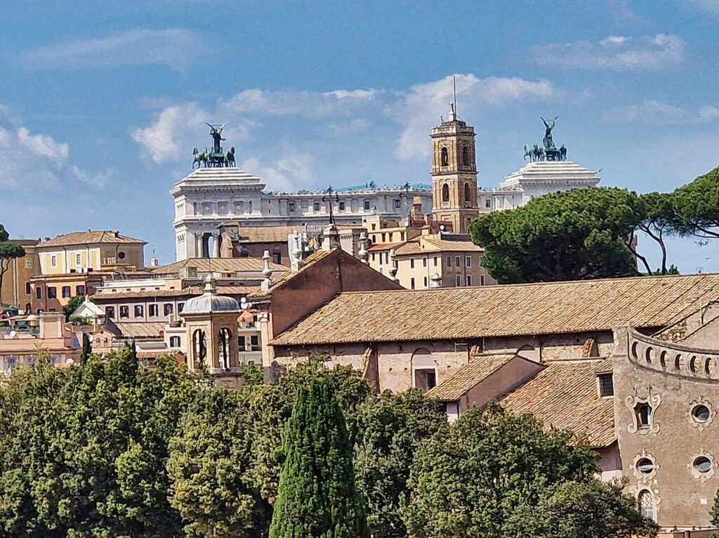pomnik Wiktora Emanuela podczas wycieczki na długi weekend do Rzymu