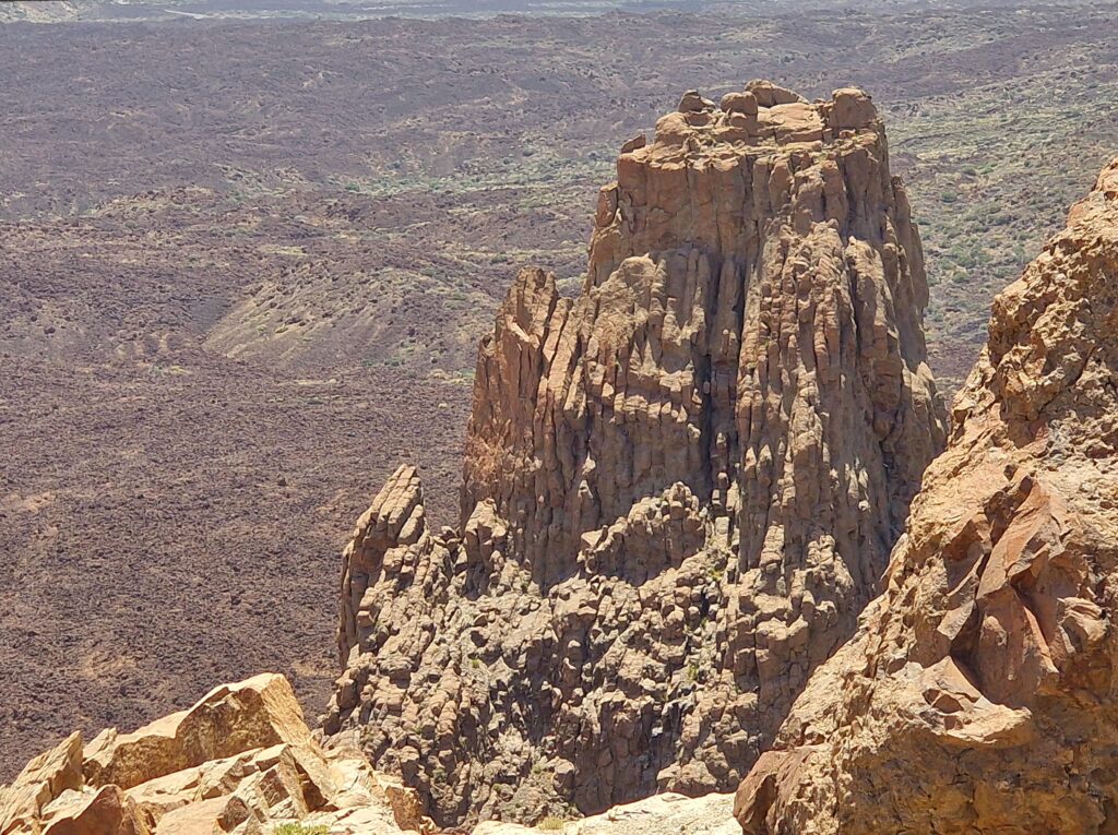 skały Roques de Garcia w Parku Narodowym Teide z wycieczki ma Teneryfę