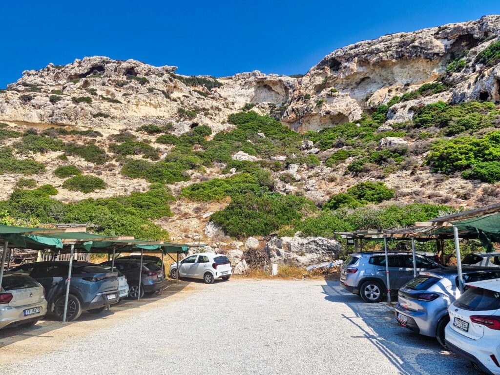parking w kurorcie Matala podczas wycieczki po Krecie
