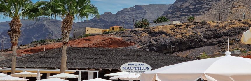 wakacje na wyspie Teneryfa w hotelu w Puerto de Santiago z widokiem na klify Los Gigantes