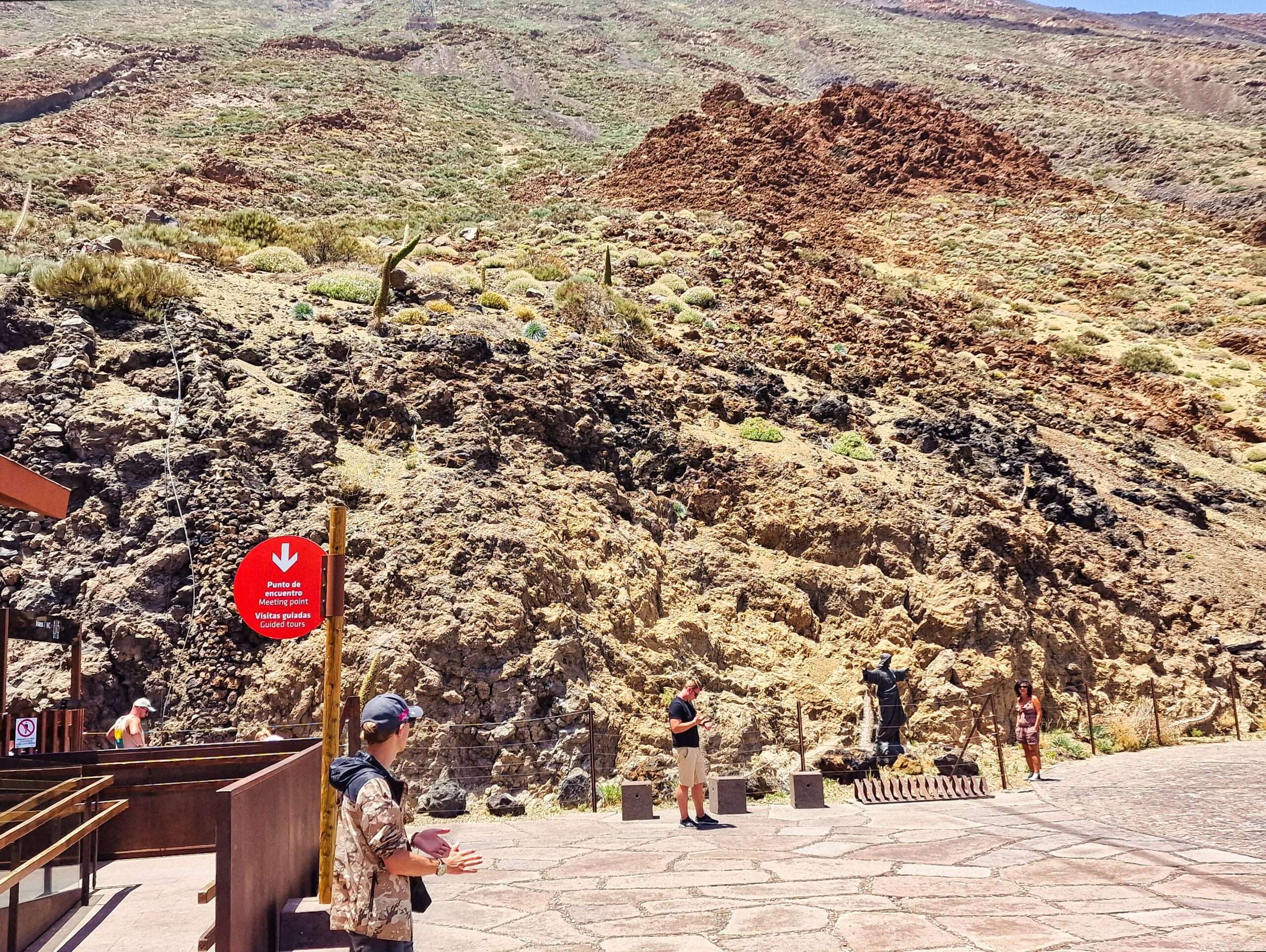 przy dolnej stacji kolejki na szczyt wulkanu El Teide na Teneryfie
