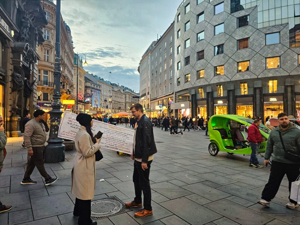 widok na Karntnerstrasse, najsłynniejszą ulicę handlową w Wiedniu