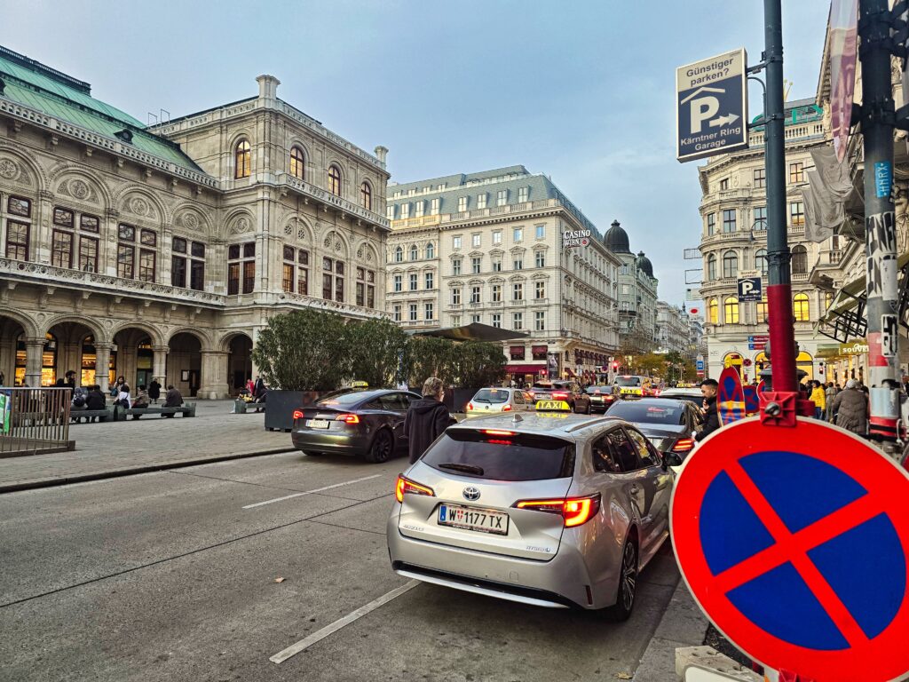 budynek Opery Wiedeńskiej podczas wypadu do Wiednia