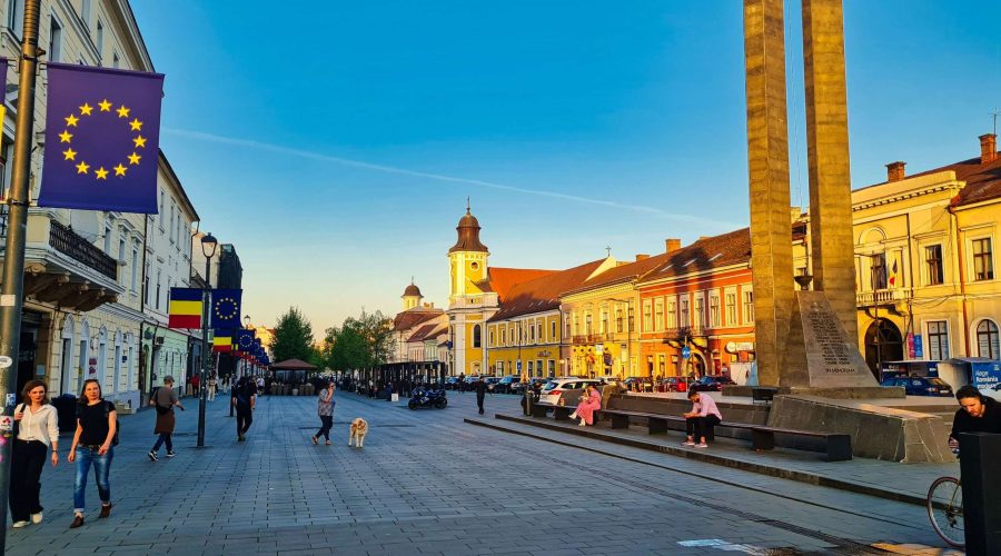 Stare Miasto w Kluż podczas wieczornego wiosennego spaceru po stolicy Transylwanii