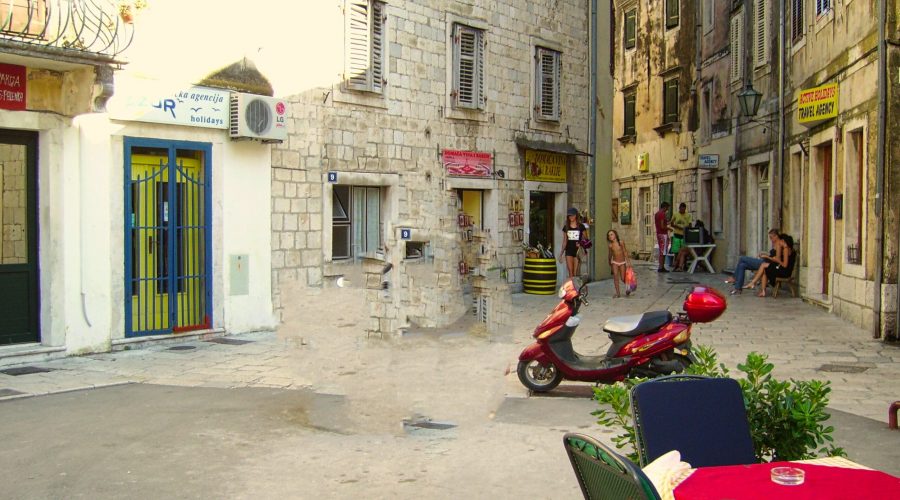 Starówka wypoczynkowego miasteczka Omiś niedaleko Splitu