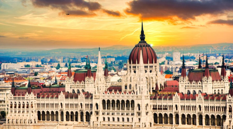 Parlament w Budapeszcie nad Dunajem - zdjęcie do konkursu fotograficznego