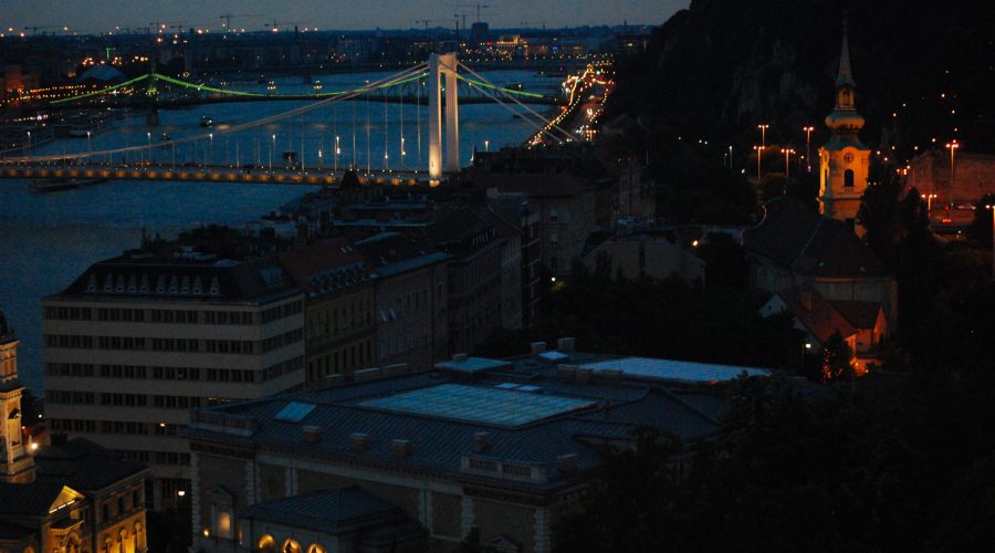 Dunaj w Budapeszcie wieczorową porą
