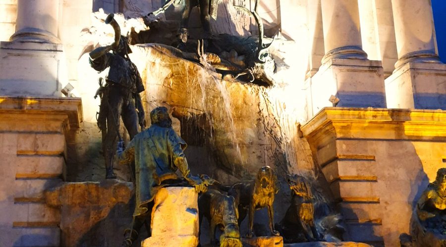 fontanna Króla Macieja na Wzgórzu Zamkowym podczas city-breaku do Budapesztu