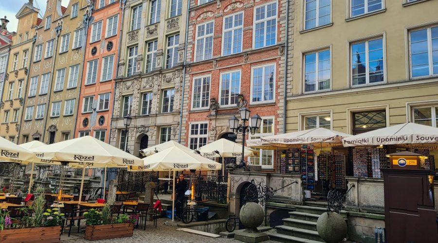 kamieniczki niderlandzkiego renesansu podczas pobytu w dobrym hotelu w Gdańsku
