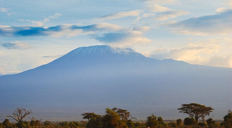 Kilimandżaro widziane z Parku Amboseli podczas podróży po Kenii