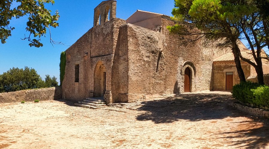 kościół świętej Urszuli na Wzgórzu Erice podczas wycieczki po Sycylii