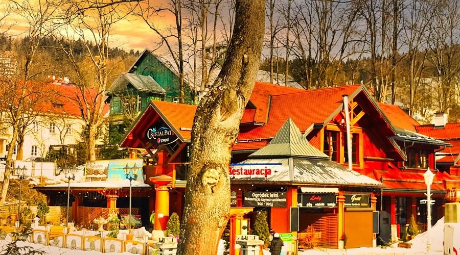 a stroll through a centre of of Krynica during one of the winter weekends; Krynica belongs to 2 most famous Polish ski-resorts besides Zakopane
