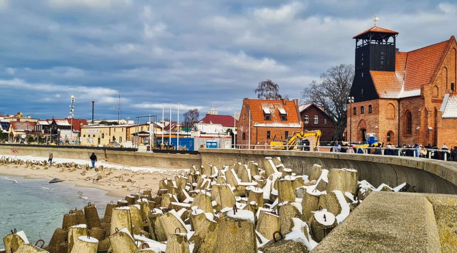 plaża w kurorcie Hel w okresie zimowym
