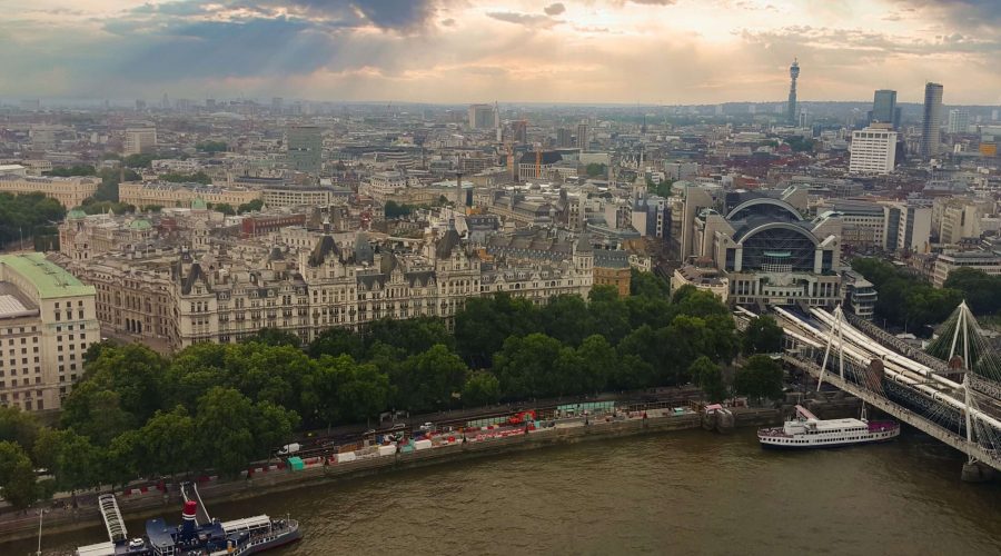 widok na Tamizę i Londyn podczas wycieczki do Londynu