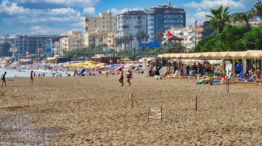 widok z plaży hotelu Labranda Alantur w Alanyi