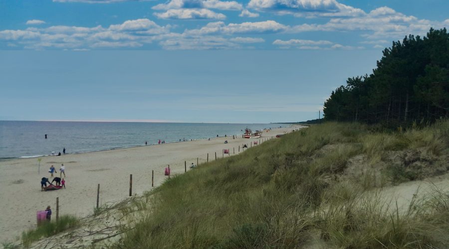 plaża w Dąbkach jednym z głównych kurortów Morza Bałtyckiego