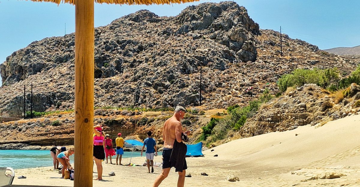 malownicza, nieco dzika plaża na przylądku Xerokampos na południu Krety