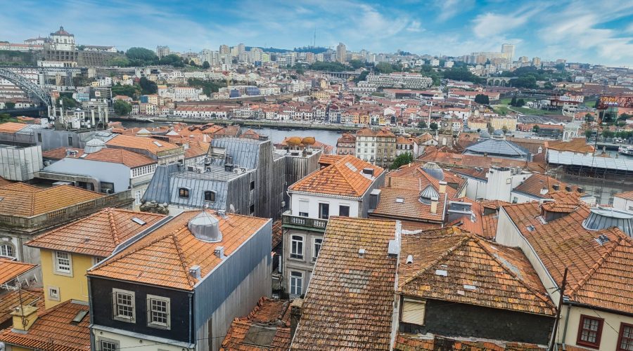 panorama miasta Porto podczas wyjazdu city-break tanimi liniami do Portugalii