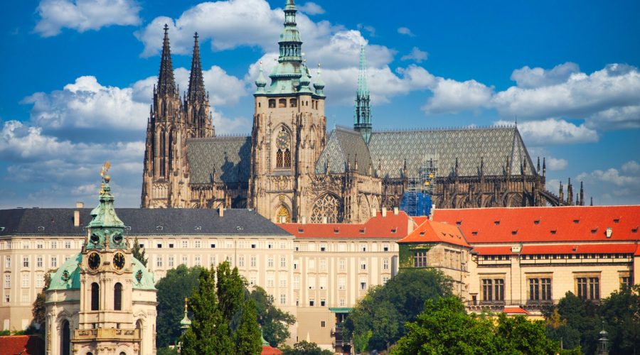 dobre wycieczki do Pragi to takie, które dają sposobność do zobaczenia Wzgórza Hradczańskiego