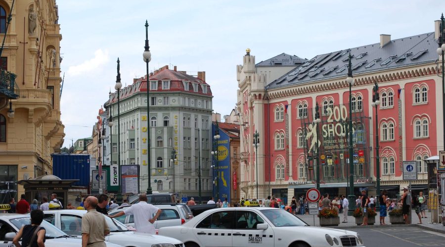 kolorowa stolica Czech podczas udanej wycieczki do Pragi