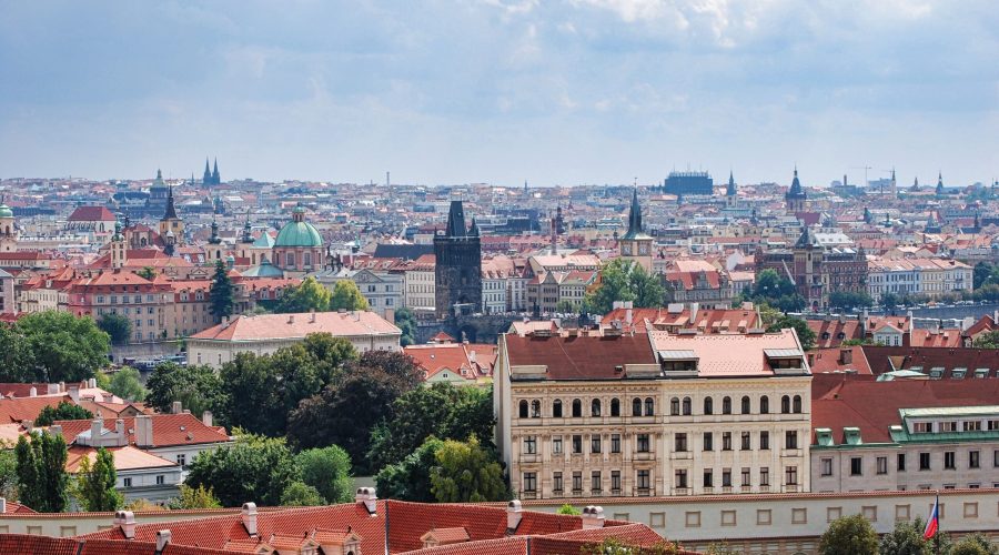 panorama Starego Miasta w Pradze z Hradczan podczas wycieczki do Czech