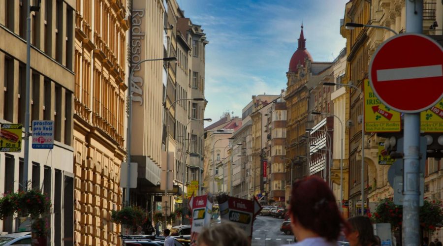 spacer po centrum stolicy Czech podczas udanej wycieczki Praga z Krakowa