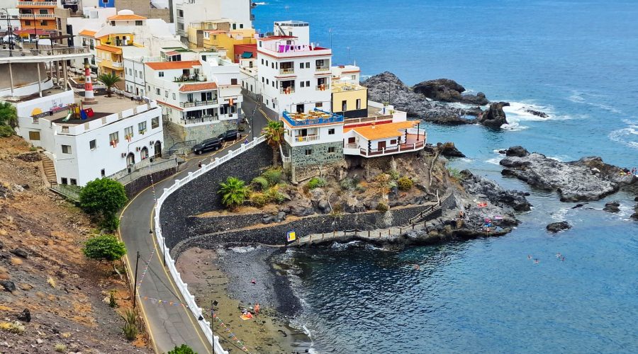 skalista plaża w Puerto Santiago na Teneryfie