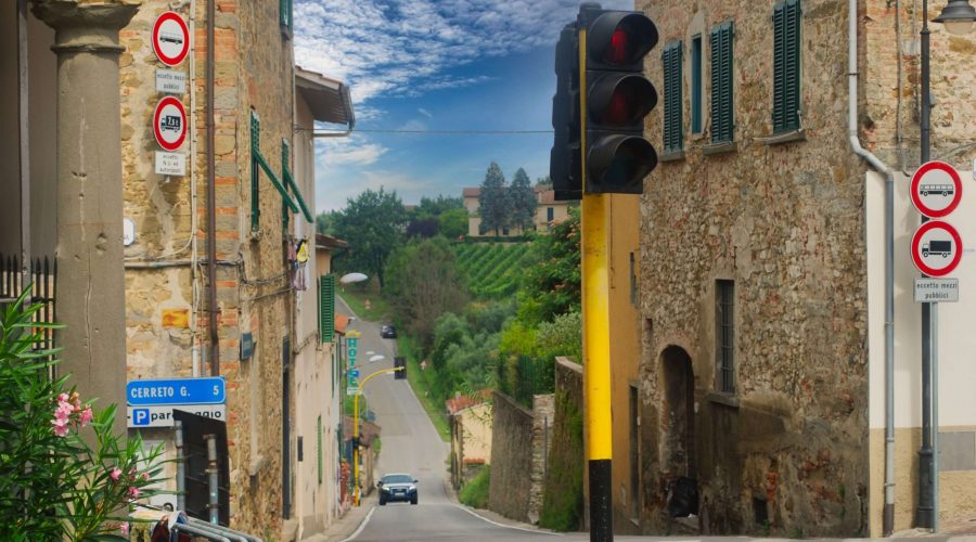 uliczka w Lamporecchio w Toskanii podczas wakacji we Włoszech
