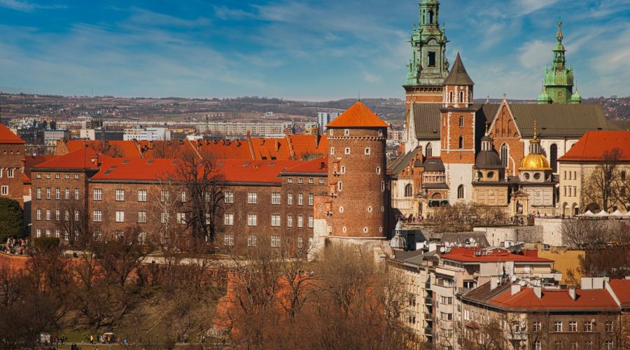 panorama Zamku Wawel podczas przed wiosennej wycieczki po Krakowie