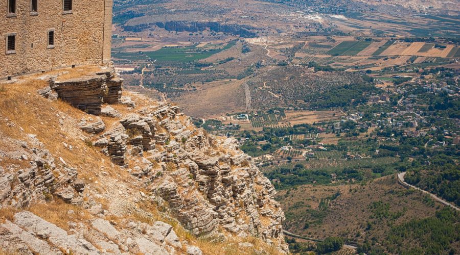 widok z góry Erice na prowincję Trapani na Sycylii