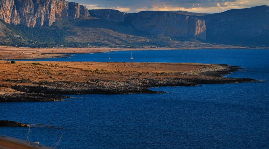 krajobraz zachodu Sycylii w pobliżu Parku San Vito Lo Capo