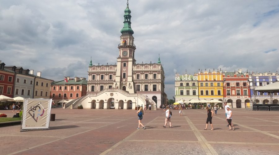 spacer po rynku Starego Miasta w Zamościu - perle włoskiego renesansu w Polsce oraz w pobliżu pięknego Roztocza